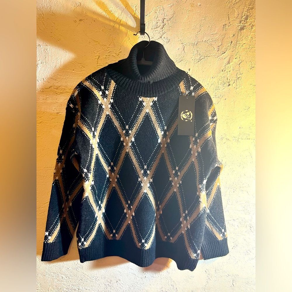 Sweater 100% cashmere NWT loose turtleneck, black &khaki cream -lovely design